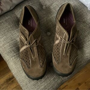 Clark’s/femmes brown.  Size 8 1/2.